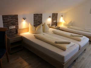 Mehrbettzimmer für 3 Personen (17 m²) ab 146 € in Weißenhorn