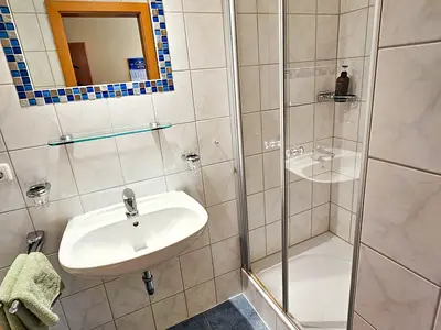 Mehrbettzimmer für 3 Personen in Wörth An Der Donau 2/4