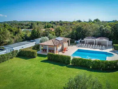 PoolOfHouse
