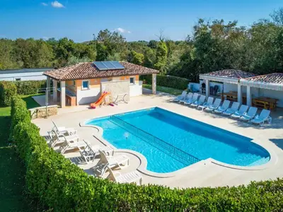 PoolOfHouse