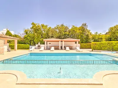 PoolOfHouse