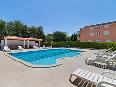PoolOfHouse