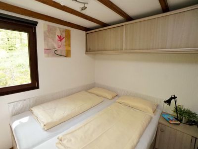 Schlafzimmer mit Doppelbett