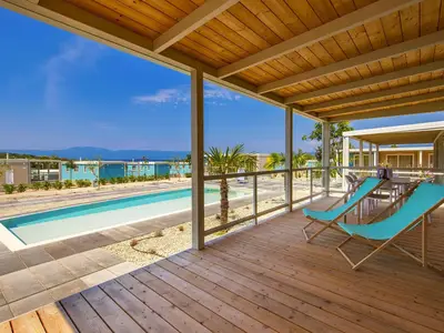 PoolOfHouse