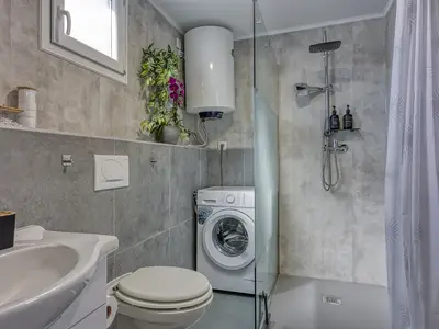 Badezimmer mit Dusche