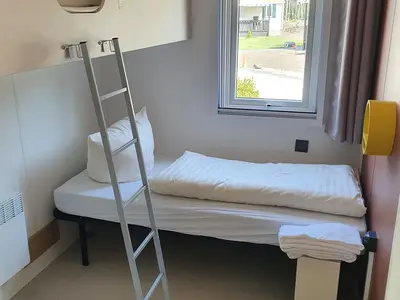 Schlafzimmer 2 mit Hochbett und Einzelbett