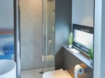 Bad mit WC und Dusche