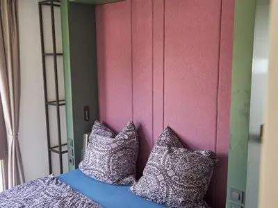 Schlafzimmer mit Doppelbett