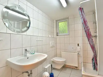 Bad mit WC und Dusche