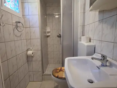Bad mit WC und Dusche