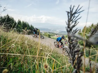 00000061922_Flowgartner-Trail-lake-bike_Region-Vil