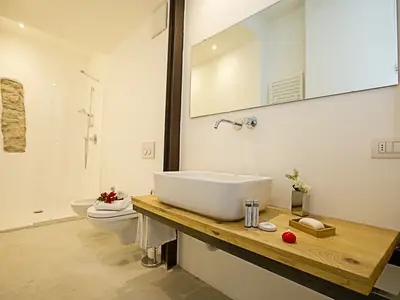 Badezimmer mit Dusche