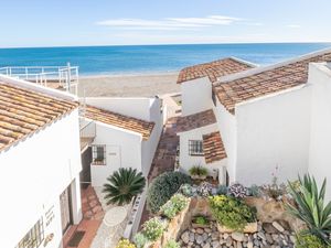 23707912-Reihenhaus-4-Estepona-300x225-4