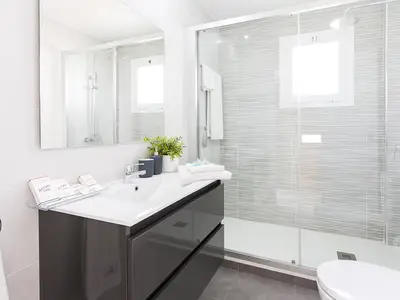 Badezimmer mit Dusche