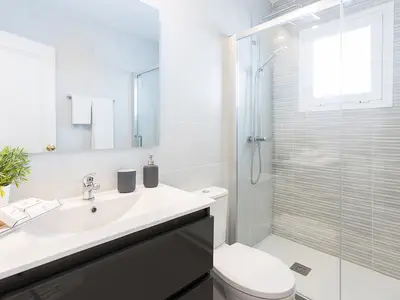 Badezimmer mit Dusche