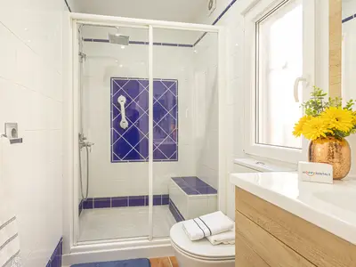 Badezimmer mit Dusche