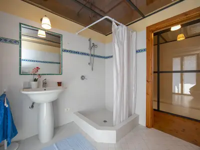 Badezimmer mit Dusche