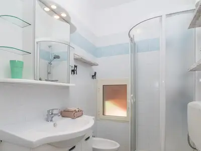 Badezimmer mit Dusche