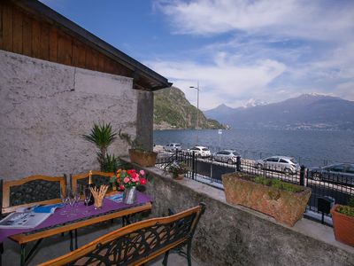 Private Terrasse mit Blick auf den See