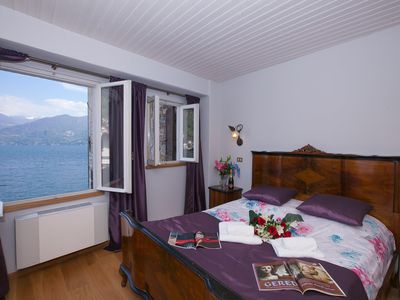 Schlafzimmer mit Blick auf den See