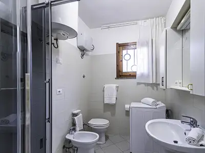Badezimmer mit Dusche