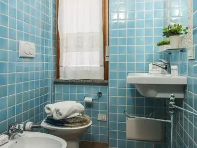 Badezimmer mit Dusche