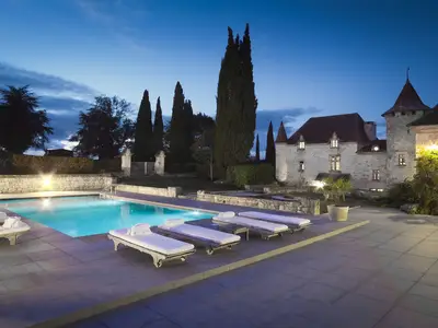 PoolOfHouse