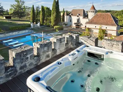 PoolOfHouse