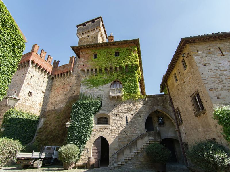 19350222-Schloss-4-Tagliolo Monferrato-800x600-1