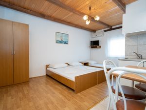 23927680-Studio-3-Biograd Na Moru-300x225-5