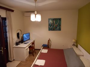 23926602-Studio-3-Cavtat-300x225-0