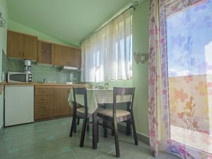 23941352-Studio-2-Crikvenica-300x225-3