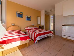 23945380-Studio-3-Crikvenica-300x225-2