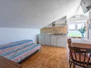 23940095-Studio-3-Crikvenica-300x225-4