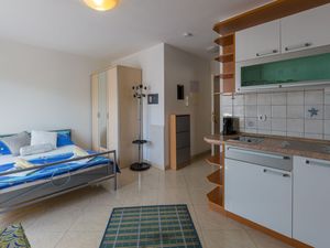 23941325-Studio-2-Crikvenica-300x225-4