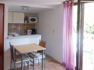 23944140-Studio-2-Crikvenica-300x225-1