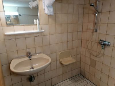 Badezimmer mit Dusche und WC