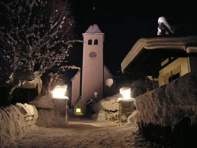 Pfarrkirche Hüttschlag oberhalb Hüttenwirt