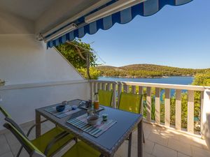 23946707-Studio-2-Hvar-300x225-0