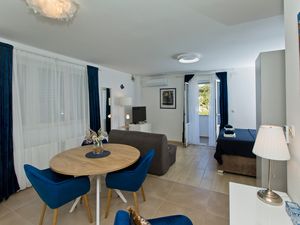 23934127-Studio-2-Hvar-300x225-1