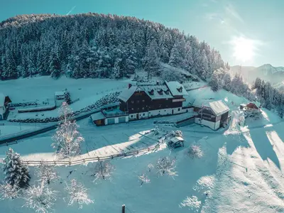 Ertlschweigerhaus-Winter-Jänner-Drohne-© Harald Wa