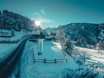 Ertlschweigerhaus-Winter-Jänner-Drohne-© Harald Wa