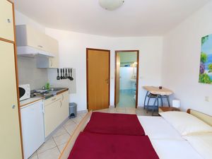 23929415-Studio-2-Jakišnica-300x225-1