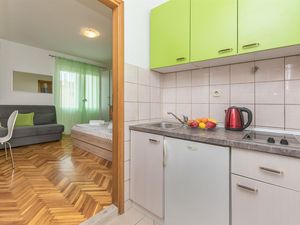 23940411-Studio-3-Makarska-300x225-4