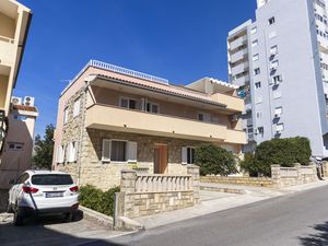 23940680-Studio-2-Makarska-300x225-1