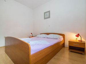 23940991-Studio-2-Makarska-300x225-3