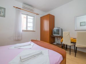 23940991-Studio-2-Makarska-300x225-4