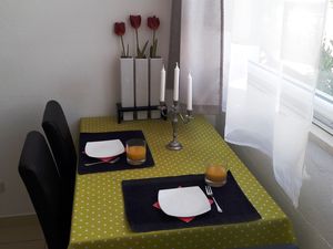 23944596-Studio-3-Makarska-300x225-2