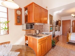 23931097-Studio-2-Makarska-300x225-2