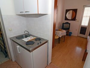 23931420-Studio-2-Makarska-300x225-1